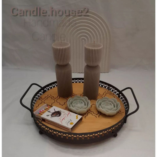 پیلار بزرگ و گل پیونی